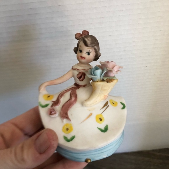 Vtg Arnart Japan Girl with Flowers Figurine - Picture 7 of 11